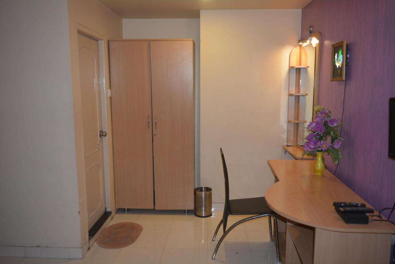 Hotel Poonam Екстер'єр фото