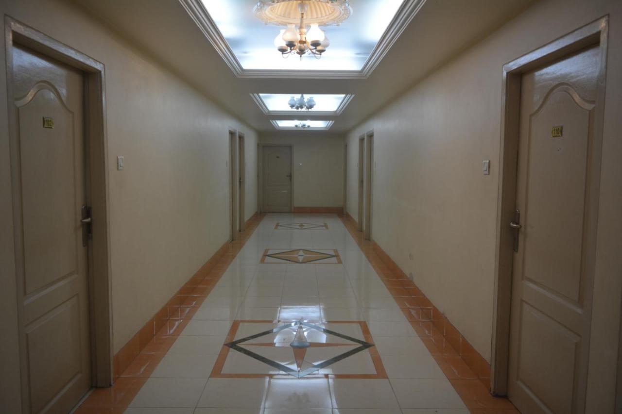 Hotel Poonam Екстер'єр фото